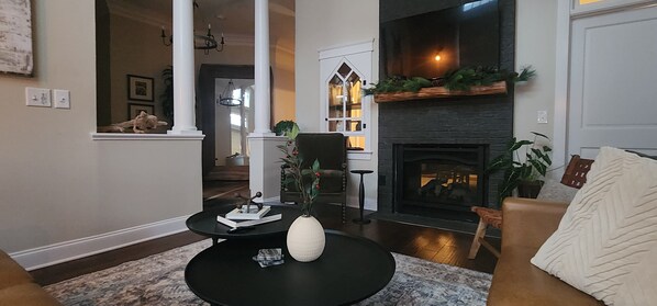 Smart TV, fireplace - Cozy 3 BR Home in Historic East Nashville! (Nashville)