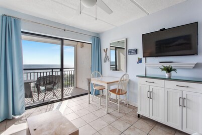 Beacher's Oceanfront Balcony with onsite front desk and staff