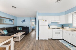 Micro-ondes, lave-vaisselle, cafeti ère/bouilloire