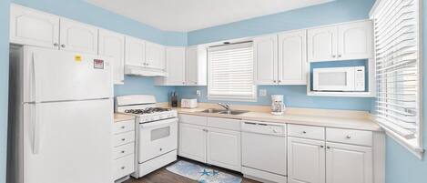 Microondas, lavavajillas, cafetera/tetera