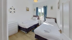 3 chambres, fer et planche à repasser, accès Internet, draps fournis