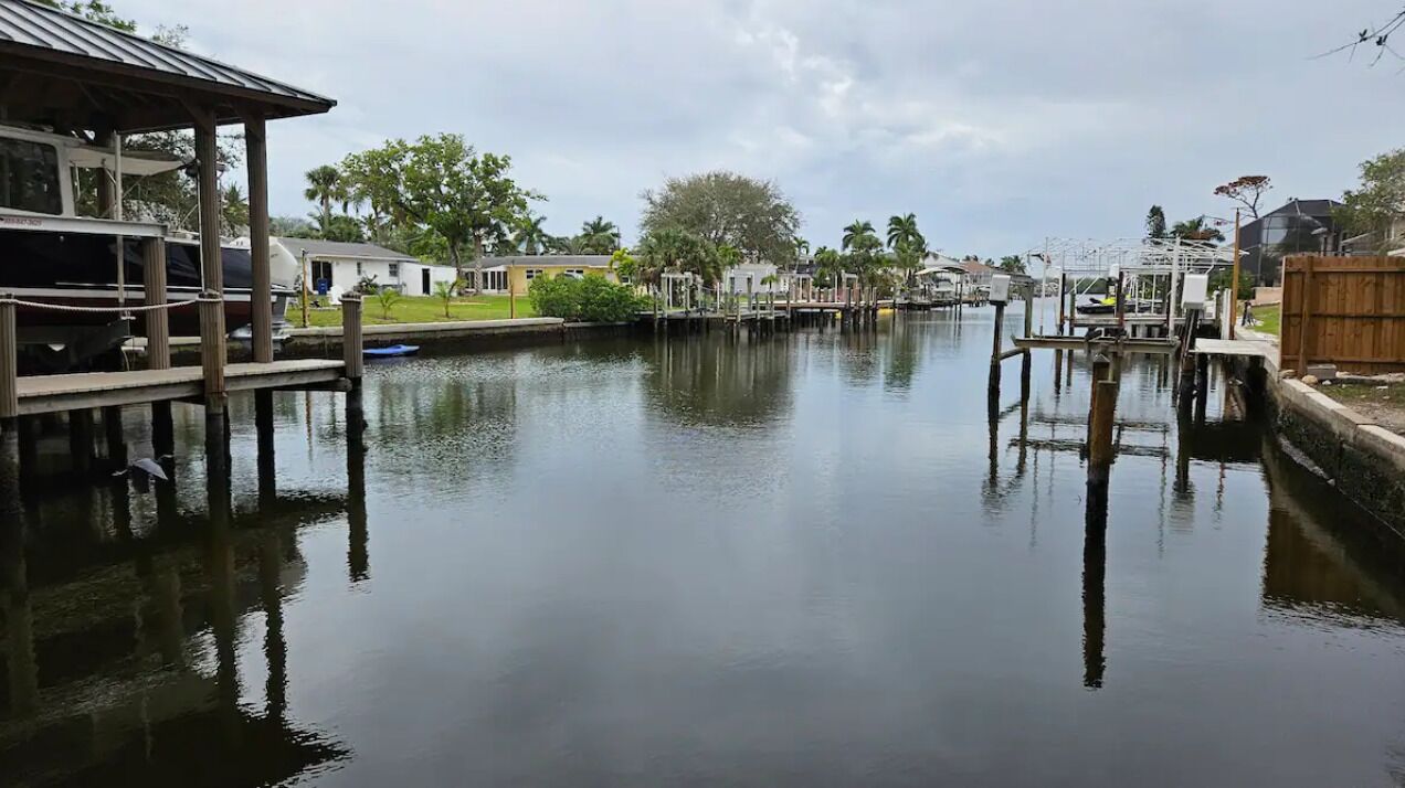 On Gulf Access Canal Peaceful Wooded Lot Close To Everything 1.2 Mi 2 Beach 