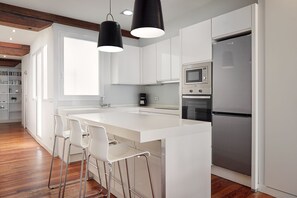 Fridge, microwave, oven, dishwasher