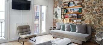 Zoe | The Rentals Collection