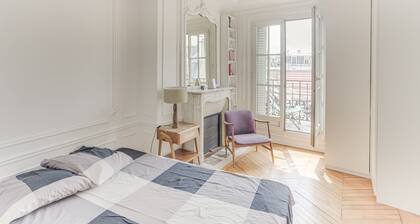 Bel et trĂšs lumineux appartement au coeur de Paris