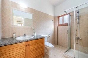 Douche, serviettes fournies