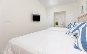 2 室のベッドルーム、アイロン / アイロン台、WiFi (無料)、ベッドシーツ