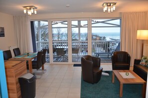 Smart-tv, een dvd-speler en boeken