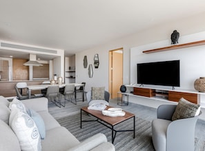 TV - Luxurious 4BR condo by the beach - Rooftop pool (Cancún)