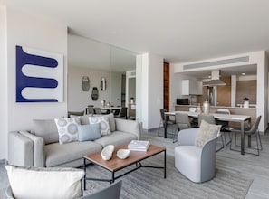 TV - Luxurious 4BR condo by the beach - Rooftop pool (Cancún)