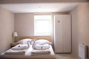 3 Schlafzimmer, Reisekinderbett, kostenloses WLAN, Bettwäsche