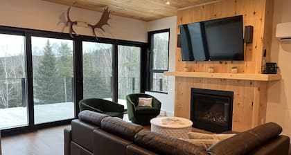New construction, This Chalet is ready to enjoy all seasons !