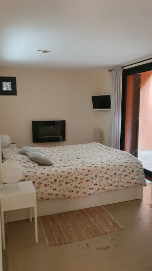 4 Schlafzimmer, Bügeleisen/Bügelbrett, Bettwäsche