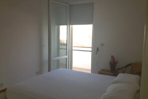 2 Schlafzimmer, Bügeleisen/Bügelbrett