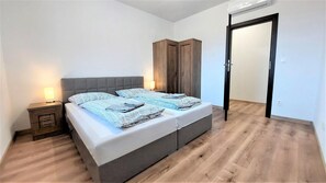 4 bedrooms, in-room safe, iron/ironing board, travel crib