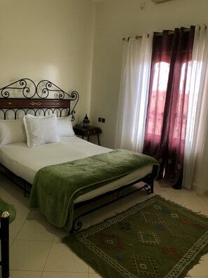 In-room safe, bed sheets - Aigle Appart Hôtel  (Ouarzazate)