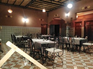 Coffres-forts dans les chambres, draps fournis