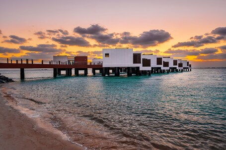 Bab Al Nojoum Hudayriyat Villas - Image 2