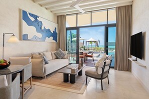Beach Villa with Private Pool | Khu phòng khách | TV LED 65-inch có truyền hình kỹ thuật số 