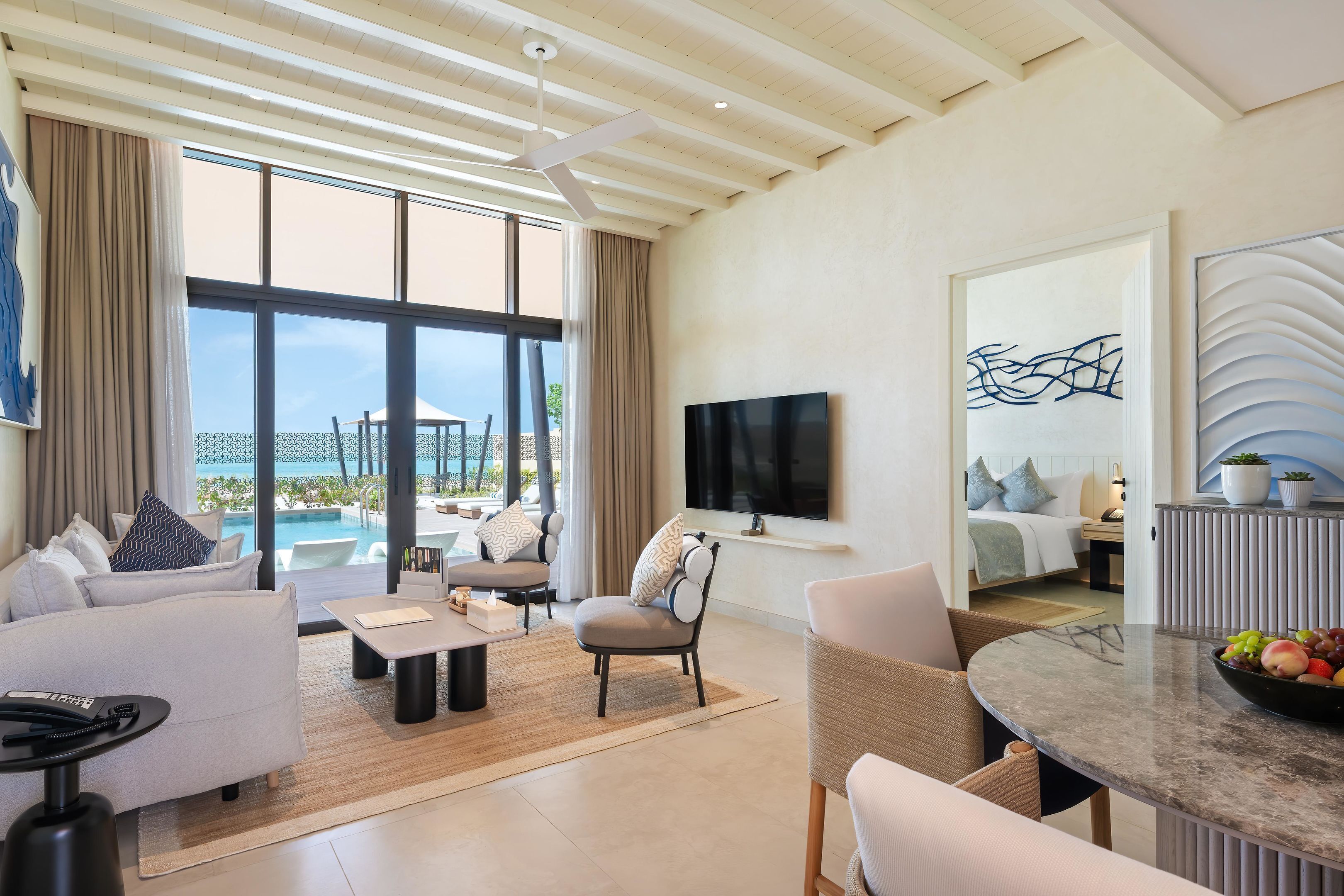 Two Bedroom Beach Villa with Private Pool | Opholdsområde | 65-tommers LED-tv med digitale kanaler