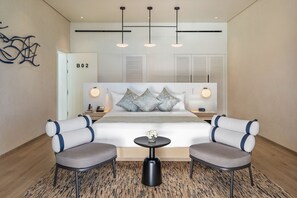 One Bedroom Over Water Villa | Bộ đồ giường cao cấp, chăn bông, nệm cao su hoạt tính (memory foam) 
