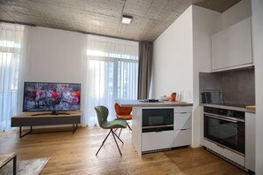 Kjøleskap, mikrobølgeovn, ovn og oppvaskmaskin