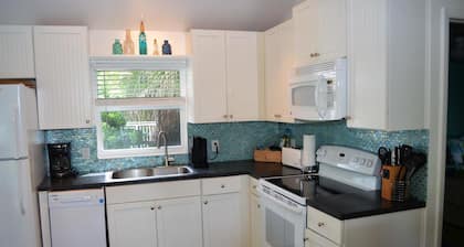 Spacious "Crab Cakes" Cottage on N. Captiva Island,FL with GolfCart and Starlink