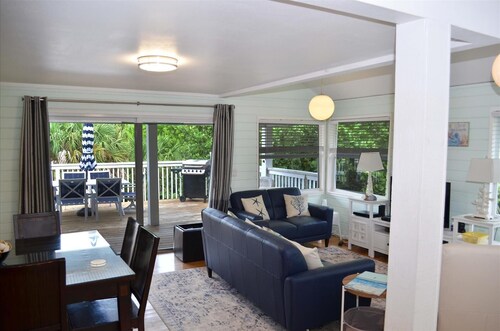 Spacious "Crab Cakes" Cottage on N. Captiva Island,FL with GolfCart and Starlink