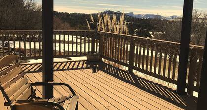 Spacious Private Guest House, full kitchen, large deck, 15 minutes to Mesa Verde