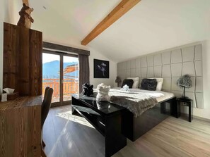 4 bedrooms, travel crib, WiFi, bed sheets