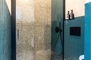 Comfort Quadruple Room | Bathroom