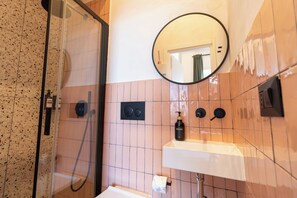 Premium-Doppelzimmer | Hochwertige Bettwaren, Betten mit Memory-Foam-Matratzen, Zimmersafe