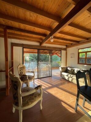 TV - Finca with BBQ, Private Parking and Hammocks (Antioquia)