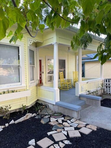 Downtown Updated Craftsman, Pet Friendly