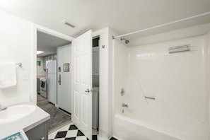 Hair dryer, towels, soap, shampoo - Castaway Cove: 2/2 Condo near the beach with shared pool and hot tub (Key West)