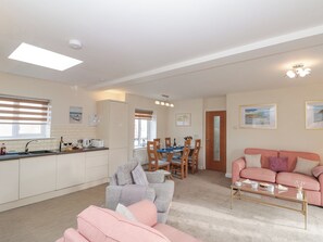 Cottage | Interior - Weydale Avenue (Scarborough)