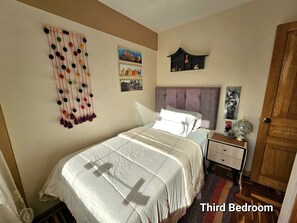 3 bedrooms, iron/ironing board, WiFi, bed sheets