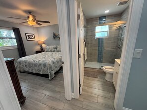 2 habitaciones, escritorio, tabla de planchar con plancha y wifi gratis 