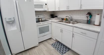 Gulf Access Canal & Dock 1.2 Miles 2 Beach Just Redone Close 2 Barefoot Beach!!!