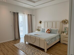 4 bedrooms, iron/ironing board, WiFi, bed sheets - Moradia T3 - Condomínio Boa Vida (Belas)