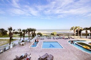 室内游泳池，室外游泳池