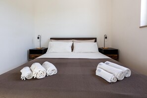 2 habitaciones, tabla de planchar con plancha, internet y ropa de cama 