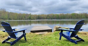 Property grounds - Lakefront Cabin 2 Kayaks Fireplace Firepit All season water views Beach (Pocono Lake , Pennsylvania)