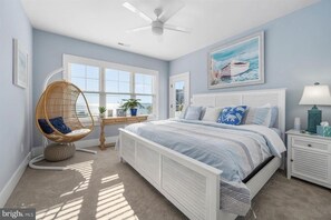 6 bedrooms, desk, iron/ironing board, travel crib