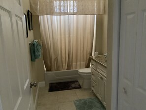 Hair dryer, towels, soap, shampoo - Pool and heated spa, 3 bedroom, 2 baths, golf, beaches, safe community. (Apollo Beach)