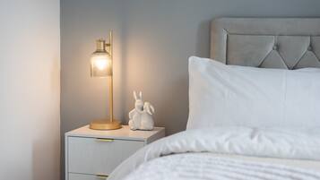 4 bedrooms, in-room safe, desk, iron/ironing board