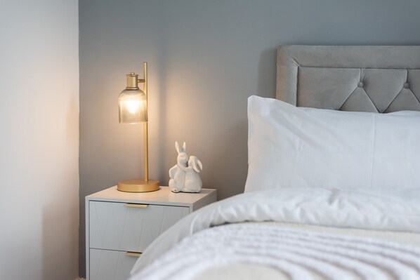 4 bedrooms, in-room safe, desk, iron/ironing board