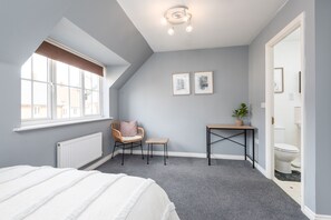 4 bedrooms, in-room safe, desk, iron/ironing board