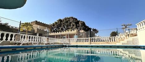2 piscine all'aperto