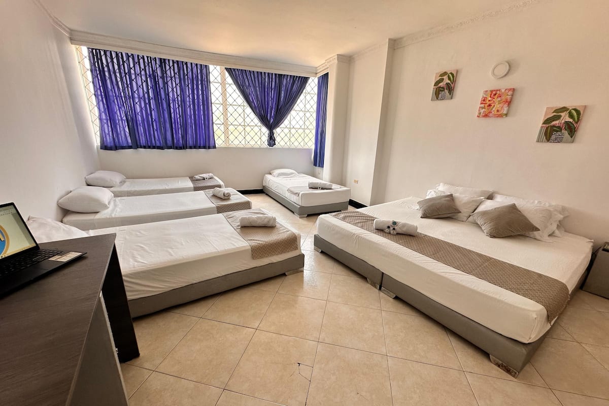 Minibar, lydisolert og wi-fi (inkludert)